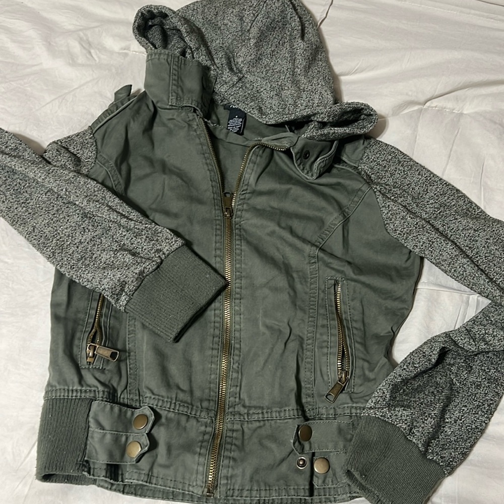 Green cotton sleeve jacket , zip pockets , hood , cute snaps